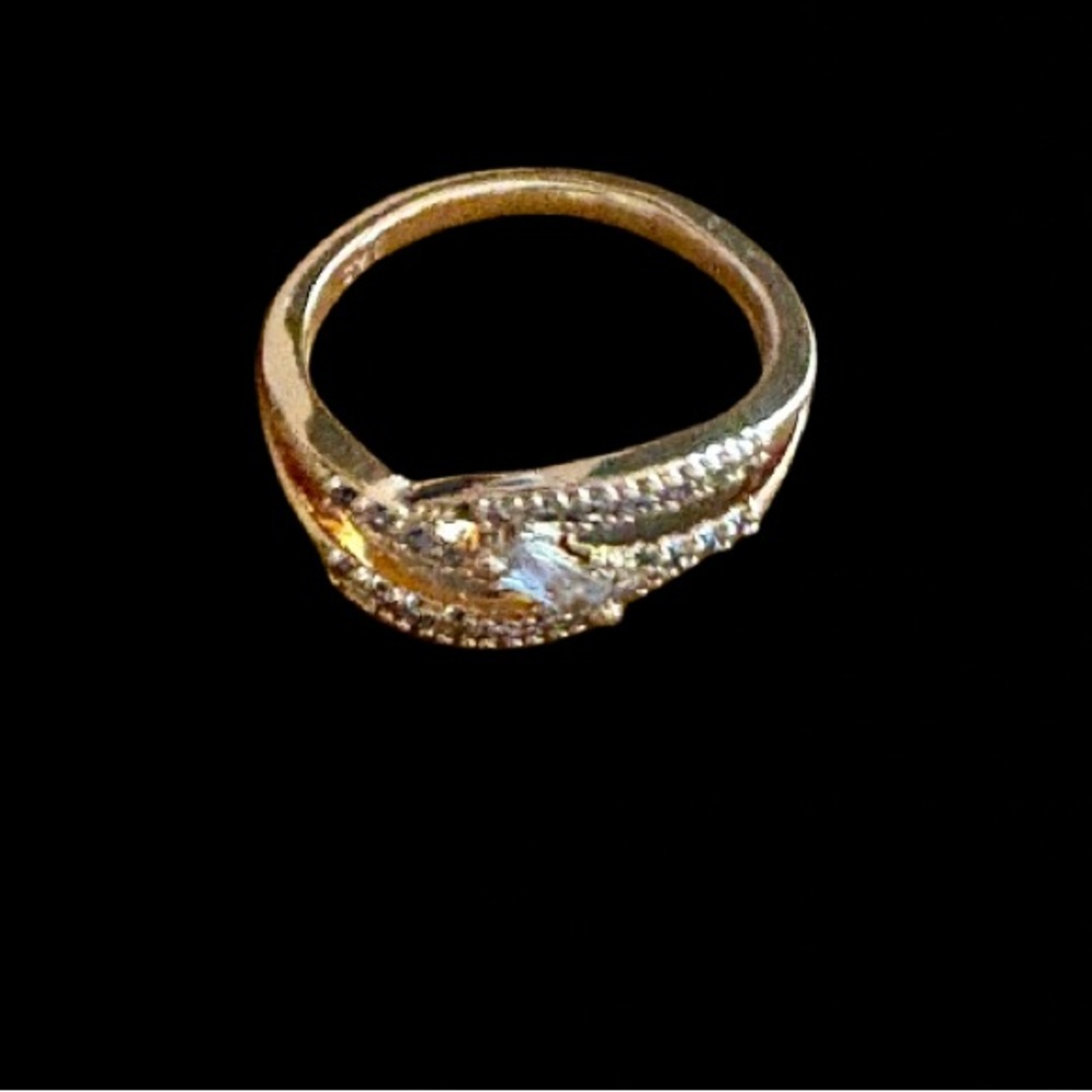 Pretty Bird Jewelry 18K Yellow Gold Plated Ring with Clear CZ Stones